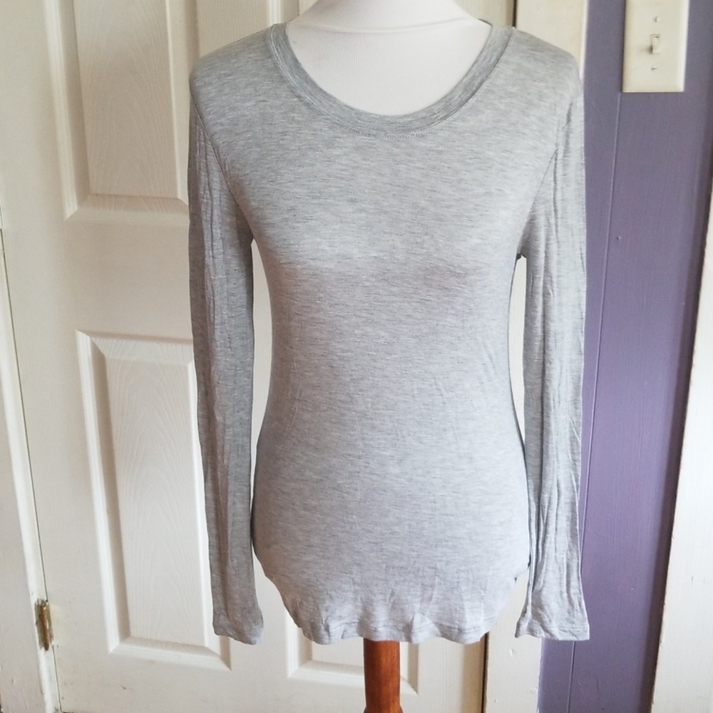 Zenana outfitters Long sleeve grey top size med